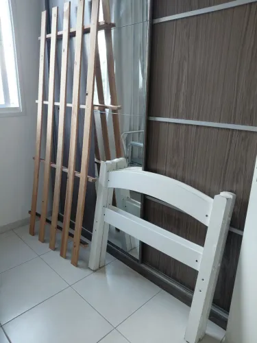 Vendo cama solteiro madeira