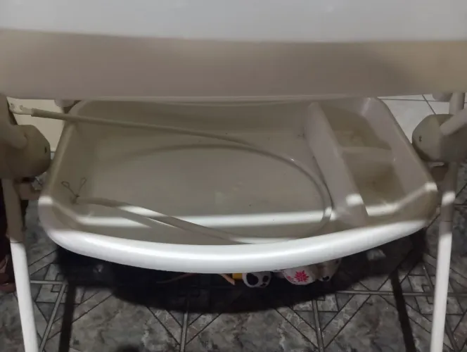 Banheira de bebê com suporte