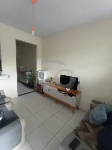 Casa no Bairro Lamarão com Suíte, Área de Serviço e Venda à Vista