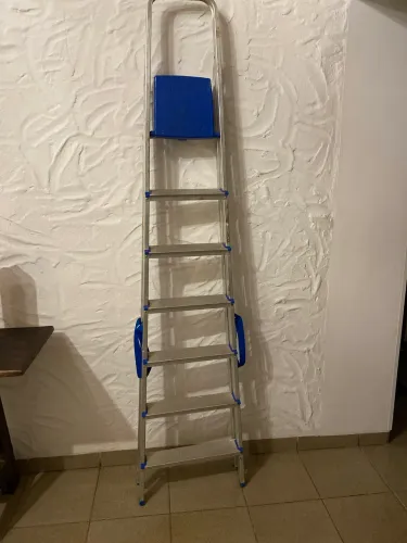 Escada de alumínio com 06 degraus +patamar