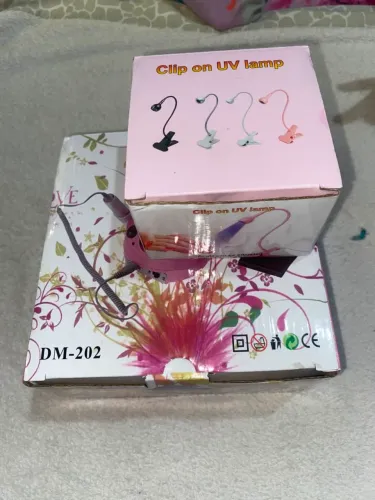 Tô vendendo esse motor porquinho de unha de gel e uma luminaria , tá novo na caixa .