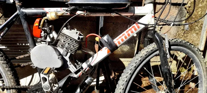 Ótima Bicicleta Motor 2 tempos