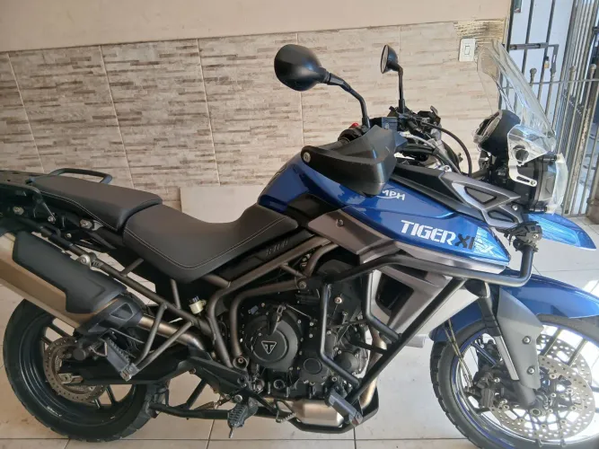 Vende-se uma moto muito bem conservada 