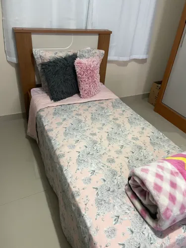 Cama + Colchão Ortobom - R$650 Ambos em perfeito estado sem marca de uso 