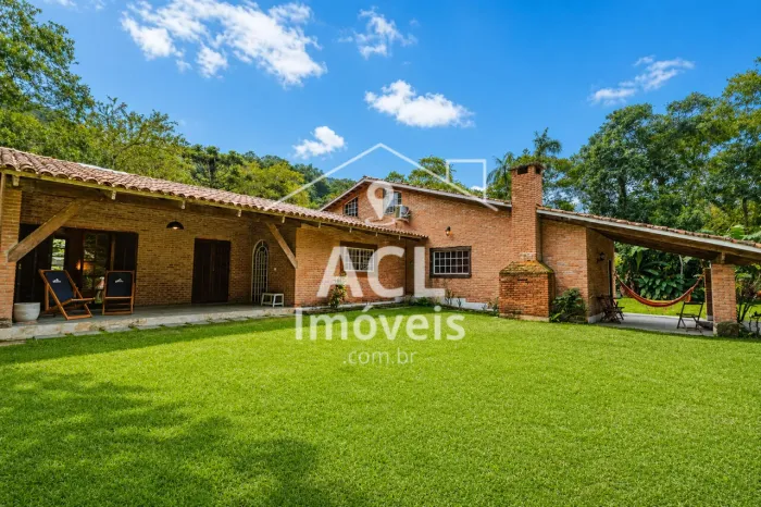 Casa de Charme no Sertão de Camburi | 4 Suítes | Edícula | 2.200m² |