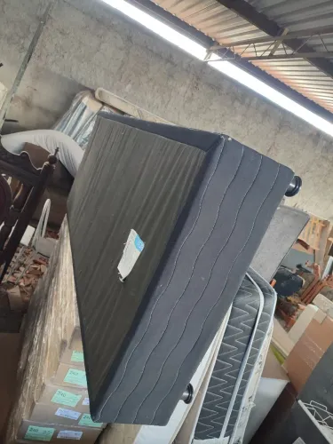Base de solteiro preta ou branca