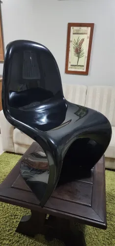 Cadeira Panton Fibra de Vidro Alta Resistência - Preta Brilho