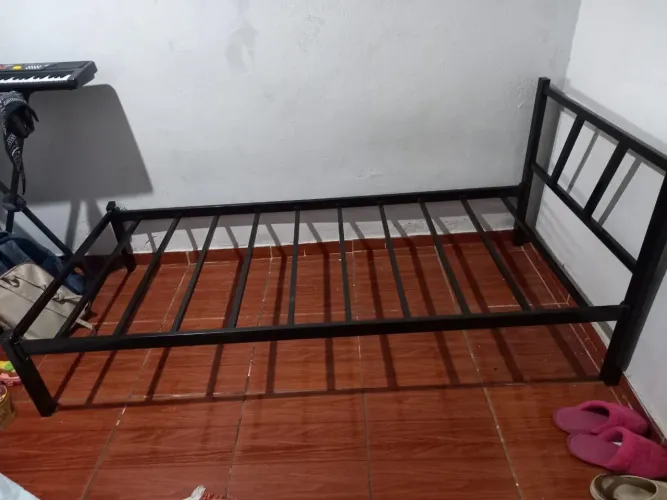 Cama de solteiro de ferro
