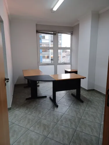 Mesa de escritório em L