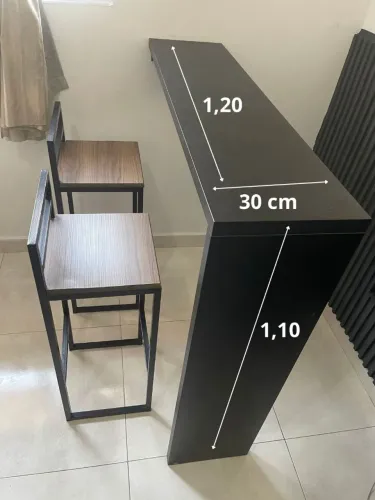 Bancada com banquetas
