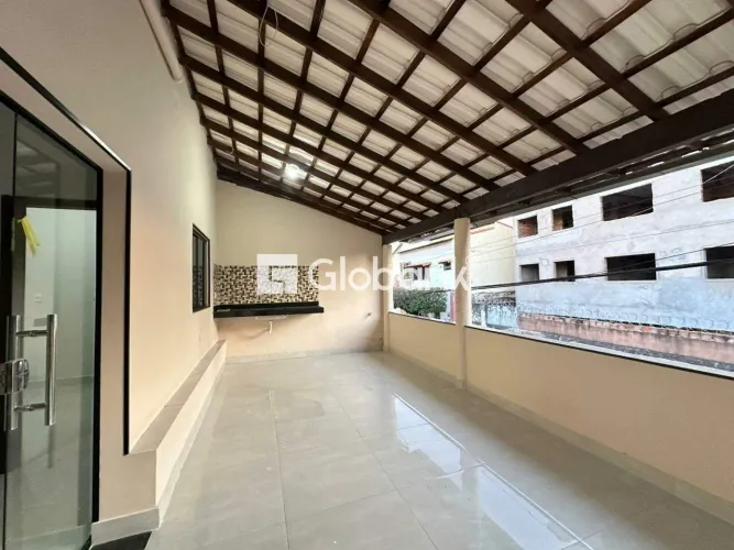 Casa à venda em Santa Rita I com 3 quartos, 1 suíte e varanda
