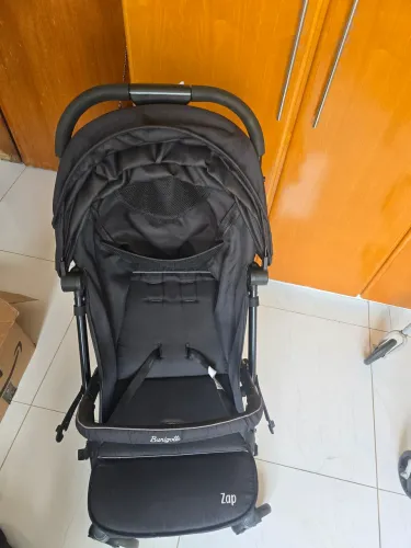 ? Carrinho de Bebê Burigotto Zap - Compacto, Leve e Fácil de Fechar