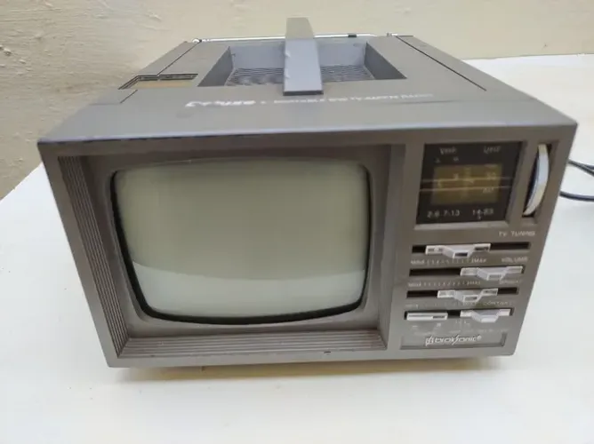Tv e rádio antigo funcionando 