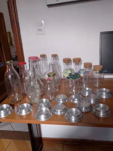 Conjunto de potes de vidro para cozinha. 18 VIDROS, 13 SUPORTE DE VELAS E 12 TAMPAS PLASTI