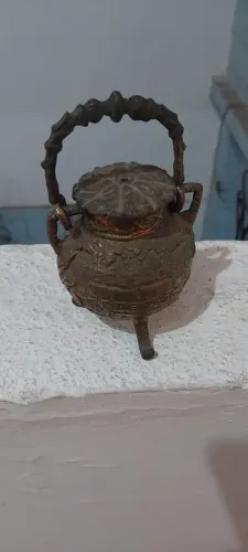 Caldeirão pequeno antigo