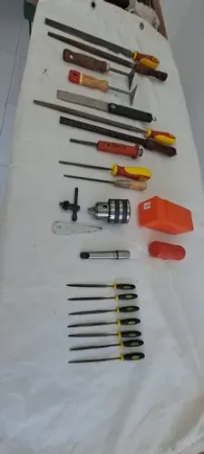 Lote de ferramentas e acessórios diversos para marcenaria