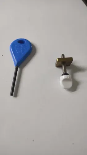 Parafuso de fixação para prancha de stand-up paddle e chave de quilha
