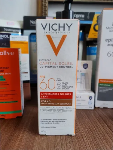 Protetor solar facial Vichy Capital Soleil UV-Pigment Control FPS 60 Cor4.0
