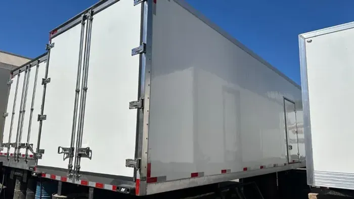 Baú frigorífico 8,50m 16 paletes ano 2015