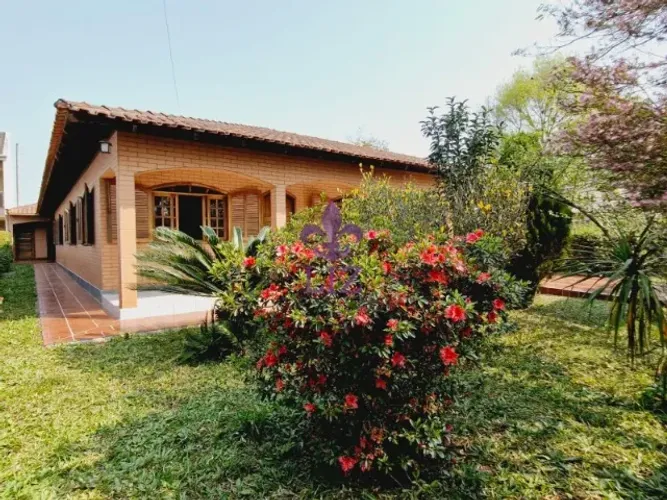 Casa de alvenaria no bairro Jardim Paulista, em Campina Grande do Sul-PR