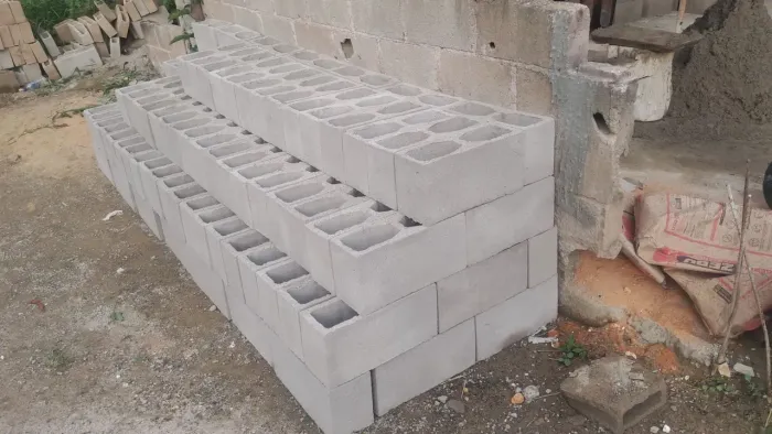 Blocos  de  cimento  no preço  bom  e de qualidade 