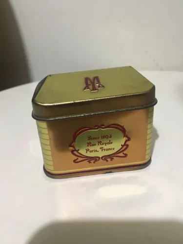 Lata miniatura da França 