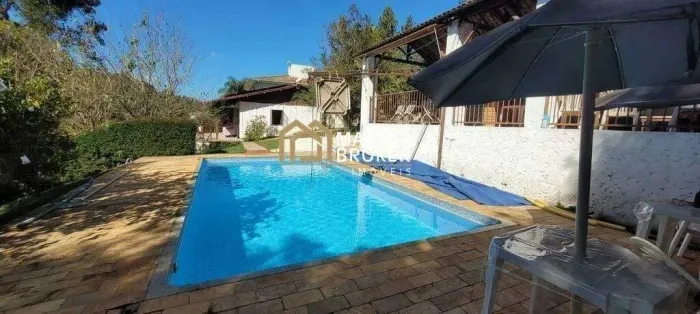 Casa de Campo à venda com 3 quartos e lazer completo e vista para Serra da Moeda, no condo