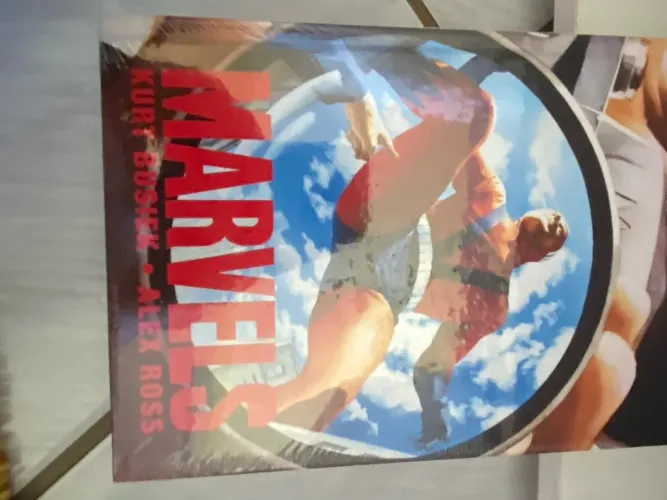 Marvels - Kurt Busiek e Alex Ross
