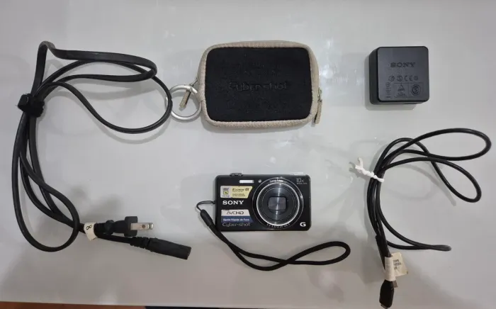 Sony Cyber Shot DSC - WX100 HD AVCD 18.2 Mega Pixels