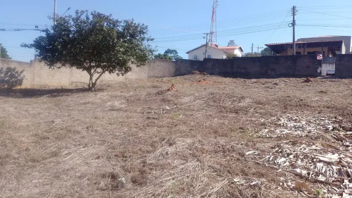 Vendo 2 terrenos juntos escrituras separadas .quase 800 metrs juntos .