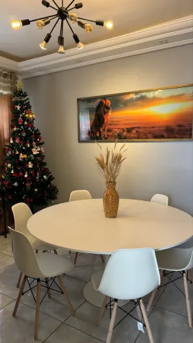 LINDA MESA DE JANTAR BRANCA COM 6 CADEIRAS