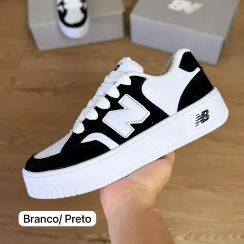 Tênis feminino casual preto com branco