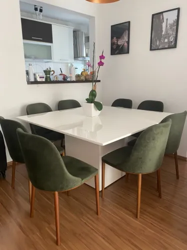 Mesa  em Laca + 8 cadeiras veludo Premium 