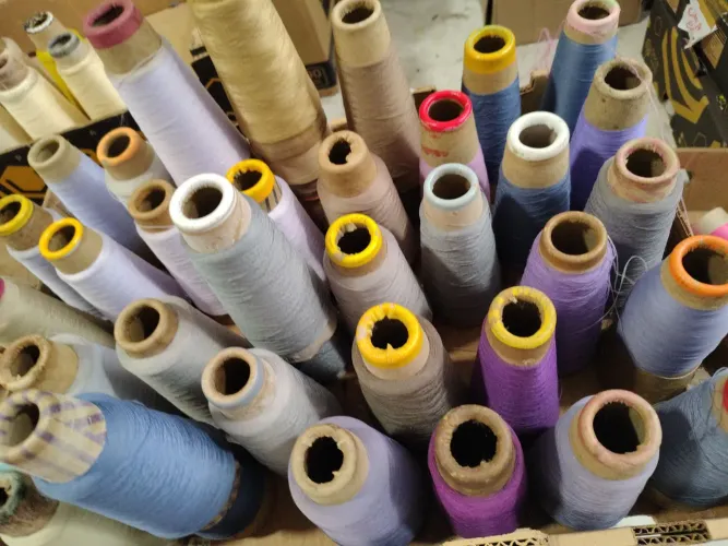 Cones de fios de Overlock - Preço de Desapego!