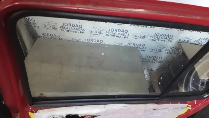 Vidro da porta dianteira direita Uno vivace 
