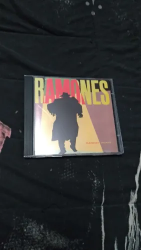 CD Ramones - Pleasant Dreams