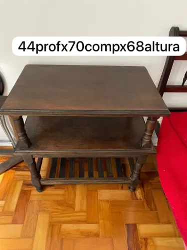 Mesa de apoio em madeira maciça