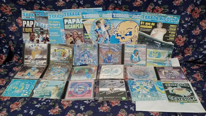 Coleção de CDs e Revistas da Terror bicolor