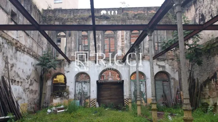 Terreno Comercial 1.098m² Centro de Santos. Oportunidade!