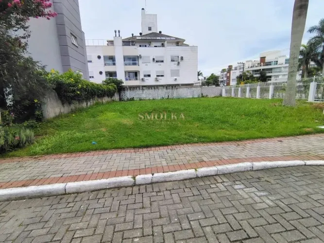Terreno em Condomínio Fechado