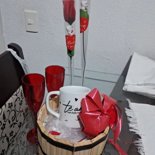 Kit,caneca,taças e cesto