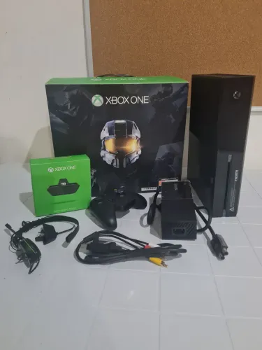 Xbox One + 2 controles (com defeito) - Leia a descrição