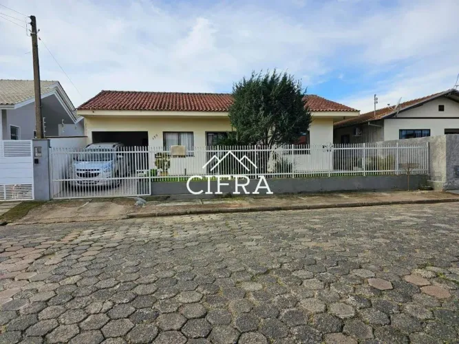 Casa de Alvenaria - Venda - 03 dormitórios - 156m2 - Rua Leoberto Leal - Centro - Lontras