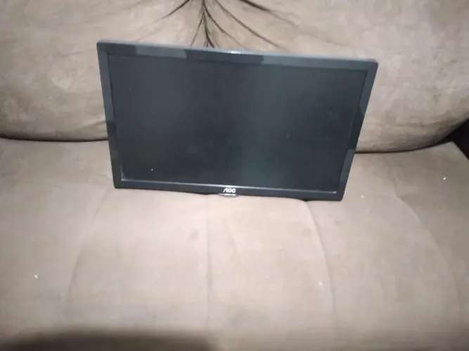 Monitor TV led 19".  HDMI e USB ou troco por TV 32" acima