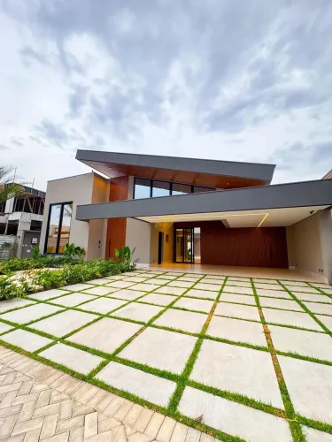 Luxuosa casa térrea no Condomínio Supremo Itália: 4 suítes, espaço gourmet, piscina e auto