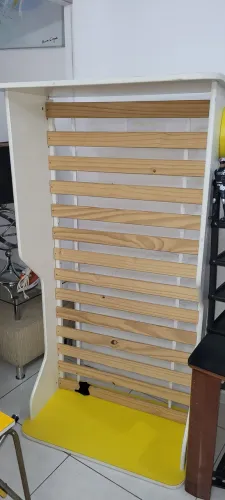 Cama Infantil com Estrado e design de carro