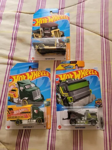 Trio Caminhões Hot Wheels.