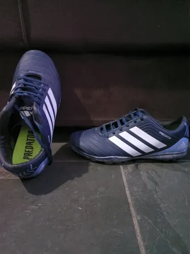 Chuteira Adidas Predator Azul marinho (original) usado só uma vez