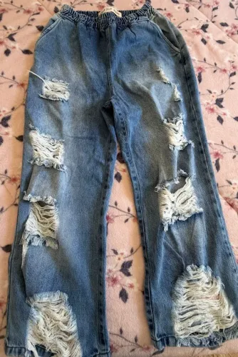 Calça jeans feminina c elástico e fendas 
