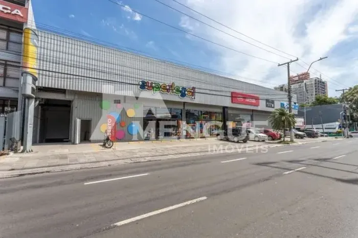 Aluga-se loja Menino Deus com 218m² por R$ 15.000,00.